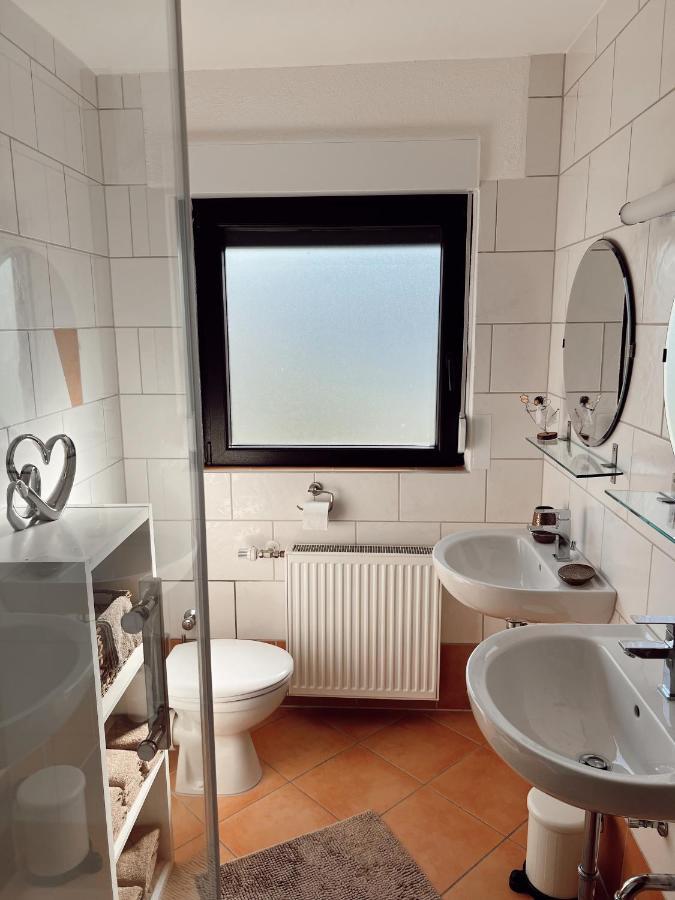 Ferienwohnung Moselflair Mit Direktem Blick Auf Die Mosel Und Weinberge Oberfell Exteriör bild
