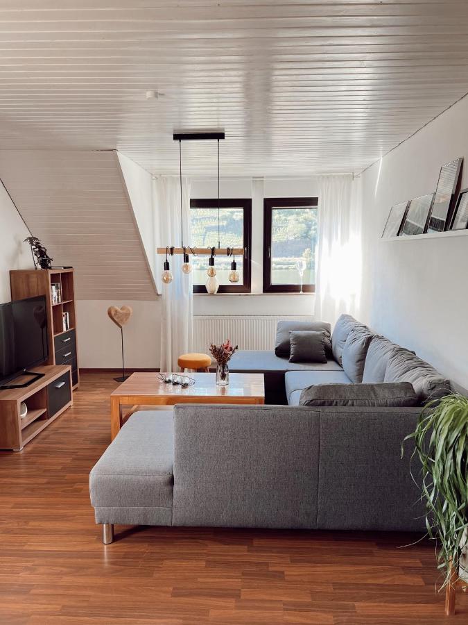 Ferienwohnung Moselflair Mit Direktem Blick Auf Die Mosel Und Weinberge Oberfell Exteriör bild