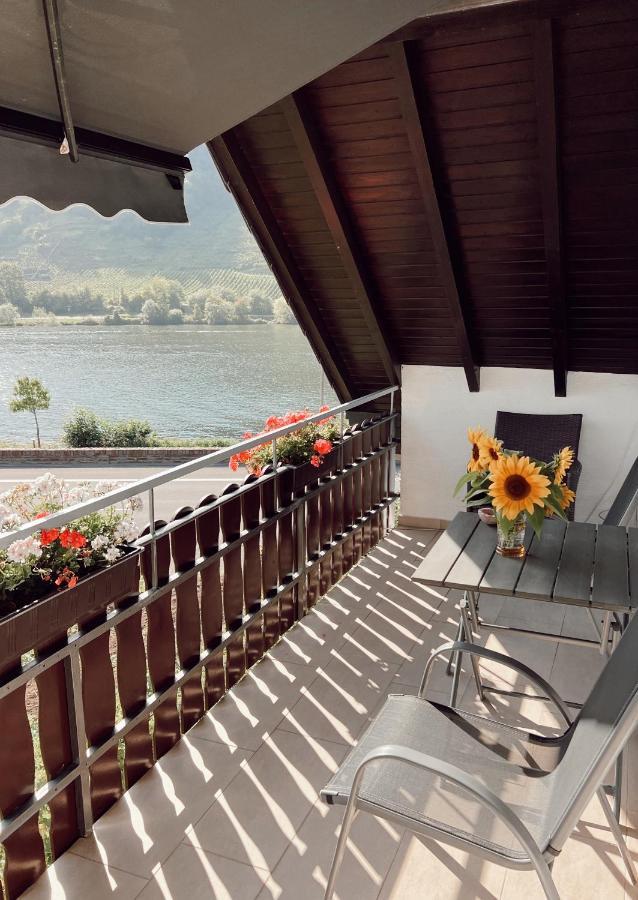 Ferienwohnung Moselflair Mit Direktem Blick Auf Die Mosel Und Weinberge Oberfell Exteriör bild
